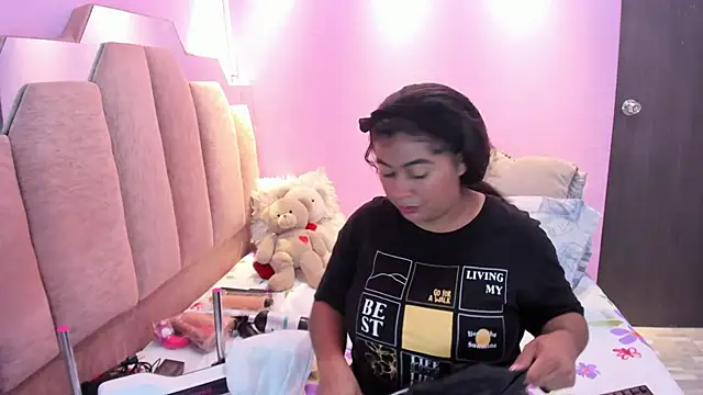 Snapshot of AndreaSweet2 chatting on 12/04/25, 07:33 AndreaSweet2 online show from 12/04/25, 07:33