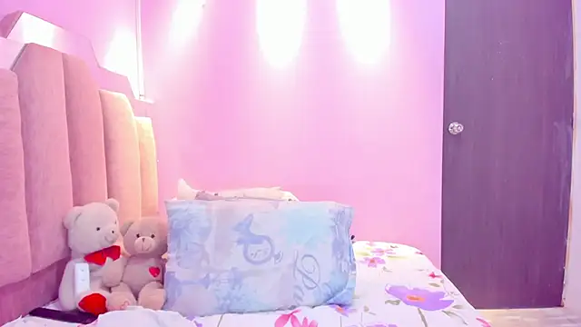 Snapshot of AndreaSweet2 chatting on 12/14/25, 07:51 AndreaSweet2 online show from 12/14/25, 07:51