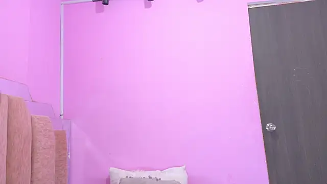 Snapshot of AndreaSweet2 chatting on 06/21/26, 01:03 AndreaSweet2 online show from 06/21/26, 01:03