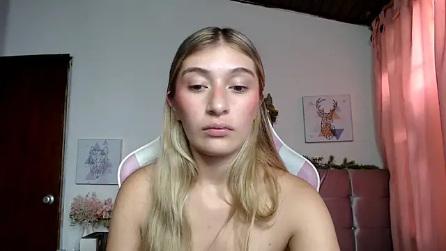 Snapshot of SophiaaLee chatting on 03/07/26, 10:40 SophiaaLee online show from 03/07/26, 10:40