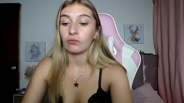 Snapshot of SophiaaLee chatting on 03/10/26, 11:43 SophiaaLee online show from 03/10/26, 11:43