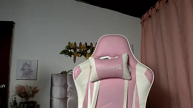 Snapshot of SophiaaLee chatting on 04/15/26, 11:38 SophiaaLee online show from 04/15/26, 11:38