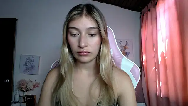 Snapshot of SophiaaLee chatting on 04/26/26, 06:05 SophiaaLee online show from 04/26/26, 06:05
