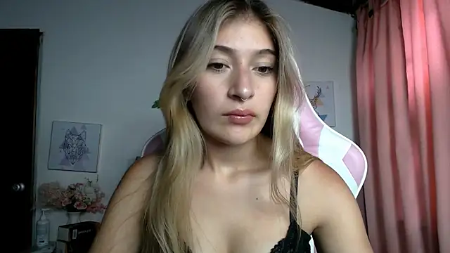 Snapshot of SophiaaLee chatting on 05/08/26, 08:36 SophiaaLee online show from 05/08/26, 08:36