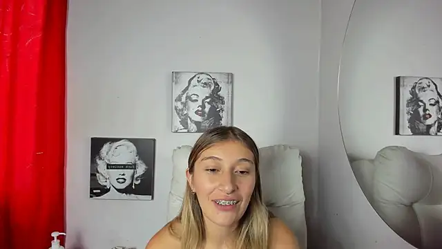 Snapshot of SophiaaLee chatting on 07/23/26, 01:58 SophiaaLee online show from 07/23/26, 01:58