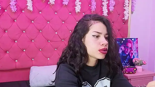 Nanis James online show from 11/11/25, 02:44