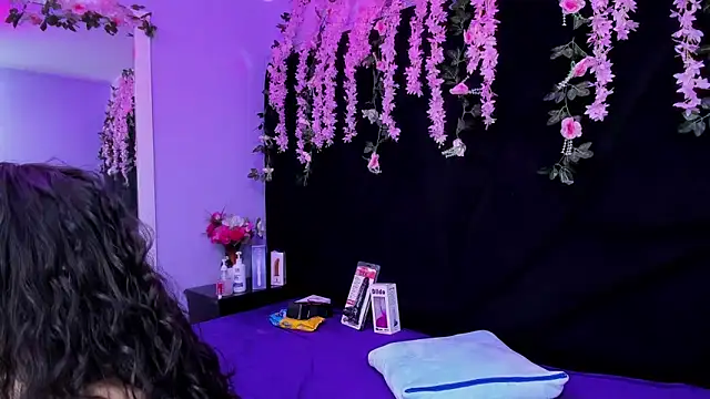 Nanis James online show from 03/08/26, 02:59