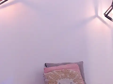 Snapshot of KyllieMarshall chatting on 11/21/25, 12:54 KyllieMarshall online show from 11/21/25, 12:54