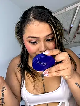 Snapshot of ashley-swift- chatting on 11/11/25, 07:08 ashley-swift- online show from 11/11/25, 07:08