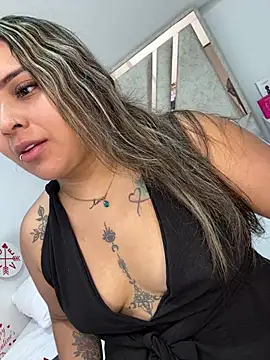 Snapshot of ashley-swift- chatting on 03/22/26, 01:14 ashley-swift- online show from 03/22/26, 01:14