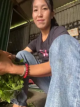 Huong-Ly online show from 09/13/25, 06:57