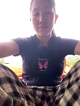 Huong-Ly online show from 09/24/25, 07:44
