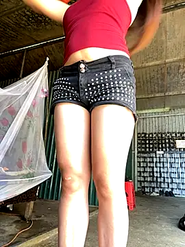 Huong-Ly online show from 10/05/25, 01:37