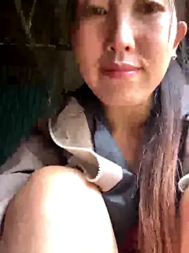 Huong-Ly online show from 10/27/25, 08:40