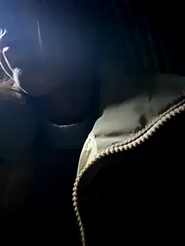 Huong-Ly online show from 11/27/25, 07:54