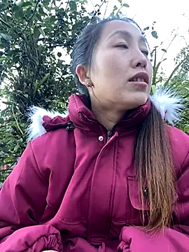 Huong-Ly online show from 11/30/25, 09:46