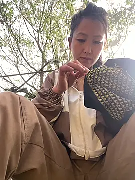 Huong-Ly online show from 02/05/26, 01:43