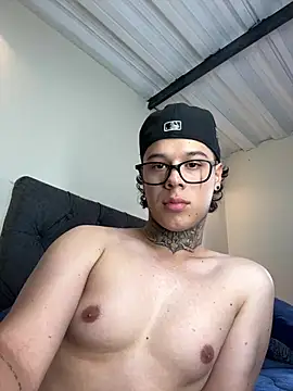 Snapshot of jordan_422 chatting on 03/25/26, 02:45 jordan 422 online show from 03/25/26, 02:45