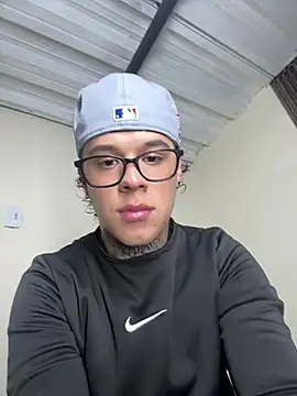 Snapshot of jordan_422 chatting on 03/27/26, 08:19 jordan 422 online show from 03/27/26, 08:19