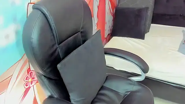 Snapshot of StarletTays chatting on 10/17/25, 02:59 StarletTays online show from 10/17/25, 02:59