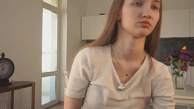 Snapshot of HenriettaCoppinger chatting on 10/18/25, 10:05 HenriettaCoppinger online show from 10/18/25, 10:05