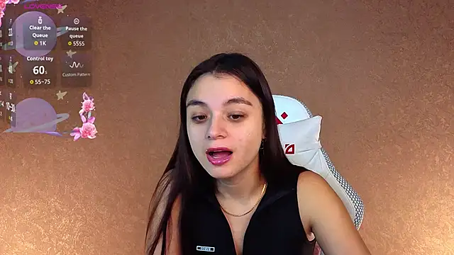 Snapshot of Leila_Hefner chatting on 10/10/25, 02:32 Leila Hefner online show from 10/10/25, 02:32