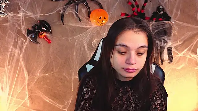 Snapshot of Leila_Hefner chatting on 10/31/25, 02:23 Leila Hefner online show from 10/31/25, 02:23