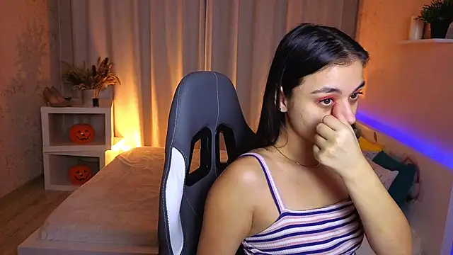 Snapshot of Leila_Hefner chatting on 11/21/25, 03:16 Leila Hefner online show from 11/21/25, 03:16