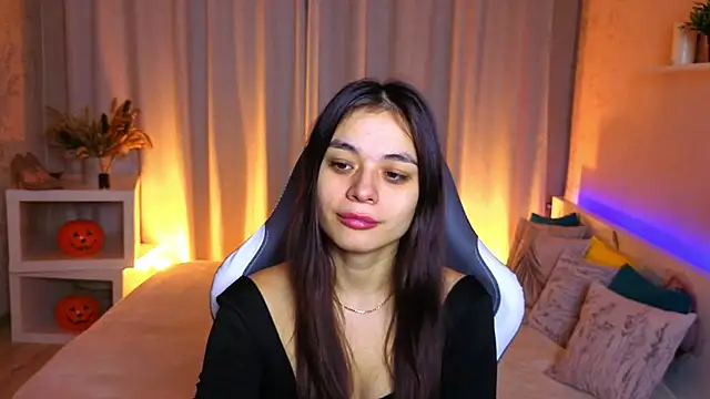 Snapshot of Leila_Hefner chatting on 11/22/25, 02:32 Leila Hefner online show from 11/22/25, 02:32