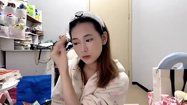 Snapshot of Ann-cookie chatting on 05/14/26, 03:19 Ann-cookie online show from 05/14/26, 03:19