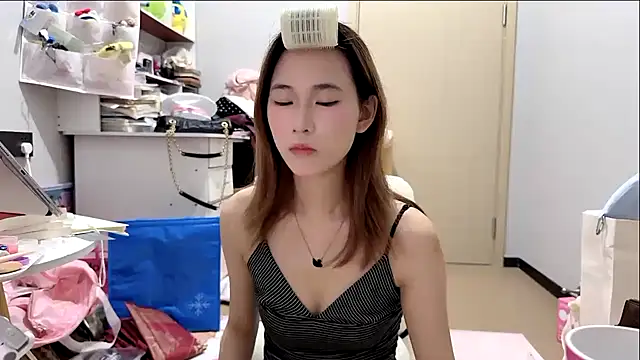 Snapshot of Ann-cookie chatting on 05/22/26, 04:34 Ann-cookie online show from 05/22/26, 04:34