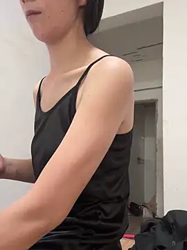 Snapshot of crhong666 chatting on 09/18/25, 01:40 crhong666 online show from 09/18/25, 01:40