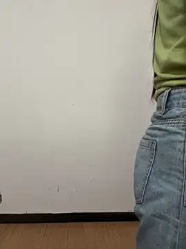 Snapshot of crhong666 chatting on 09/22/25, 12:23 crhong666 online show from 09/22/25, 12:23