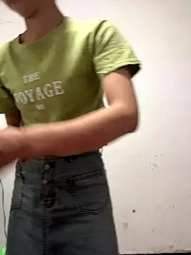 Snapshot of crhong666 chatting on 09/24/25, 11:52 crhong666 online show from 09/24/25, 11:52