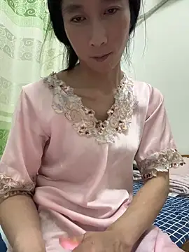 Snapshot of crhong666 chatting on 10/13/25, 01:22 crhong666 online show from 10/13/25, 01:22