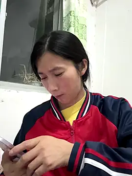 Snapshot of crhong666 chatting on 10/27/25, 12:42 crhong666 online show from 10/27/25, 12:42