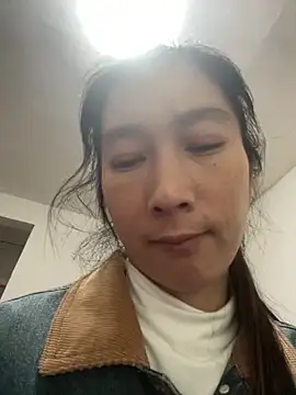 Snapshot of crhong666 chatting on 11/14/25, 12:20 crhong666 online show from 11/14/25, 12:20