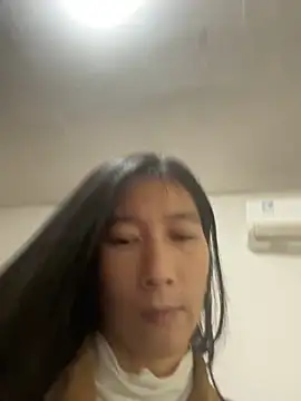 Snapshot of crhong666 chatting on 11/14/25, 11:57 crhong666 online show from 11/14/25, 11:57