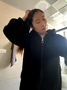 Snapshot of crhong666 chatting on 11/28/25, 12:46 crhong666 online show from 11/28/25, 12:46