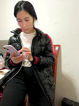 crhong666 online show from 12/19/25, 12:17