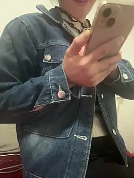 crhong666 online show from 03/18/26, 12:36