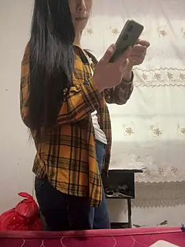 crhong666 online show from 04/12/26, 12:37