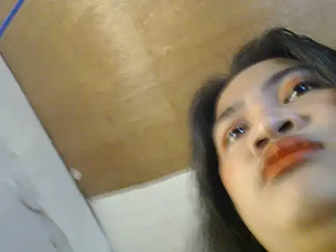 Snapshot of miss_laila_ chatting on 11/05/25, 09:09 miss laila online show from 11/05/25, 09:09