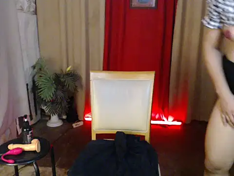 Snapshot of miss_laila_ chatting on 12/01/25, 11:04 miss laila online show from 12/01/25, 11:04