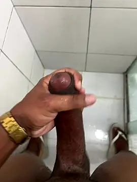 Snapshot of Roberto0o01 chatting on 11/17/25, 10:59 Roberto0o01 online show from 11/17/25, 10:59