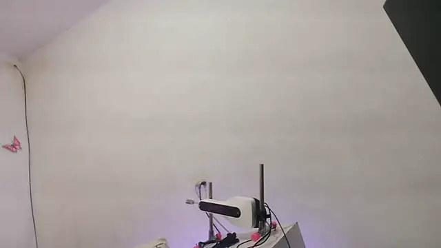 Snapshot of yhazan_blake88 chatting on 10/21/25, 06:19 yhazan blake88 online show from 10/21/25, 06:19