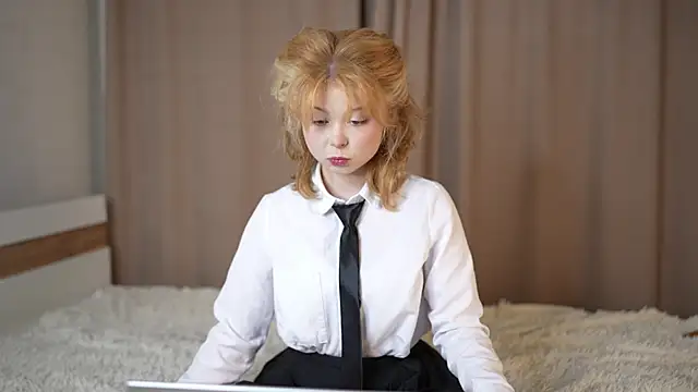 Stella Vanila online show from 10/04/25, 01:03