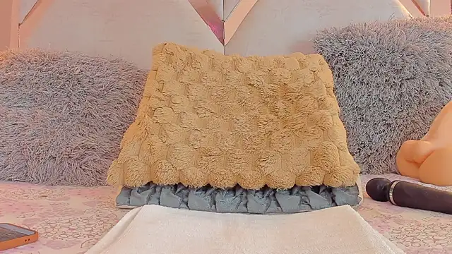 Snapshot of anni_honeyriveras chatting on 09/13/25, 12:10 anni honeyriveras online show from 09/13/25, 12:10