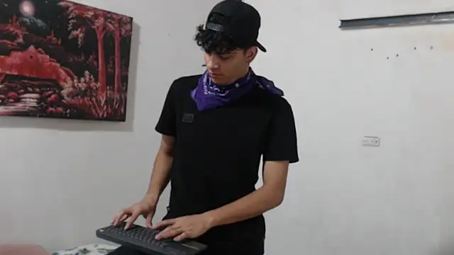 Snapshot of alice_julls chatting on 10/04/25, 08:51 alice julls online show from 10/04/25, 08:51