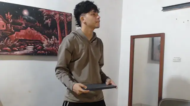 Snapshot of alice_julls chatting on 10/24/25, 04:53 alice julls online show from 10/24/25, 04:53